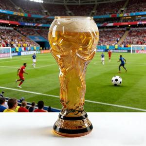 New creative 500ml football-shaped beer glass, thickened glass football beer glass, football beer glass for bars, large-capacity beverage glass, suitable for football parties and fan gatherings, and for daily use in home bars and restaurants