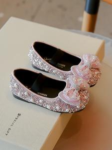 Stop scrolling! This is the sign to upgrade her party dress game. Classic Velcro Mary Janes with a fairy-tale upgrade! All the sparkles, all the pearls, none of the shoelace struggle. Your princess approved!  Shop link in bio! Flat Girl Footwear