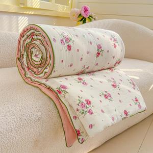 Pink Floral Summer Light Quilt: A soft, skin-friendly, lightweight air-conditioning quilt and summer cooling blanket, perfect for use in summer bedrooms (including beds), offices, living rooms, and home relaxation