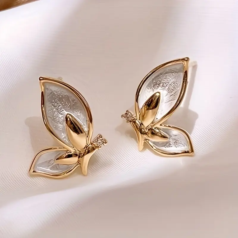 Elegant butterfly earrings, chic and simple design, suitable for casual wear and parties,