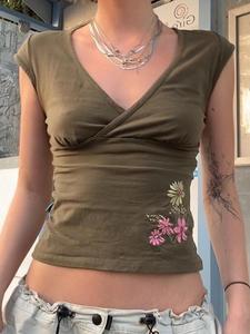 Women's Floral Embroidery V Neck Tee, Y2K Casual Trendy Boho Slim-fitting T-shirt for Summer, Ladies Clothes for Daily Wear, Womenswear, Boho Clothes Women, Shortsleeve Crop Top, Tshirt, Comfy Tee