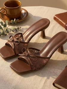A pair of new summer lace bow mules, square-toed stiletto sandals, vintage brown high-heeled slippers for women