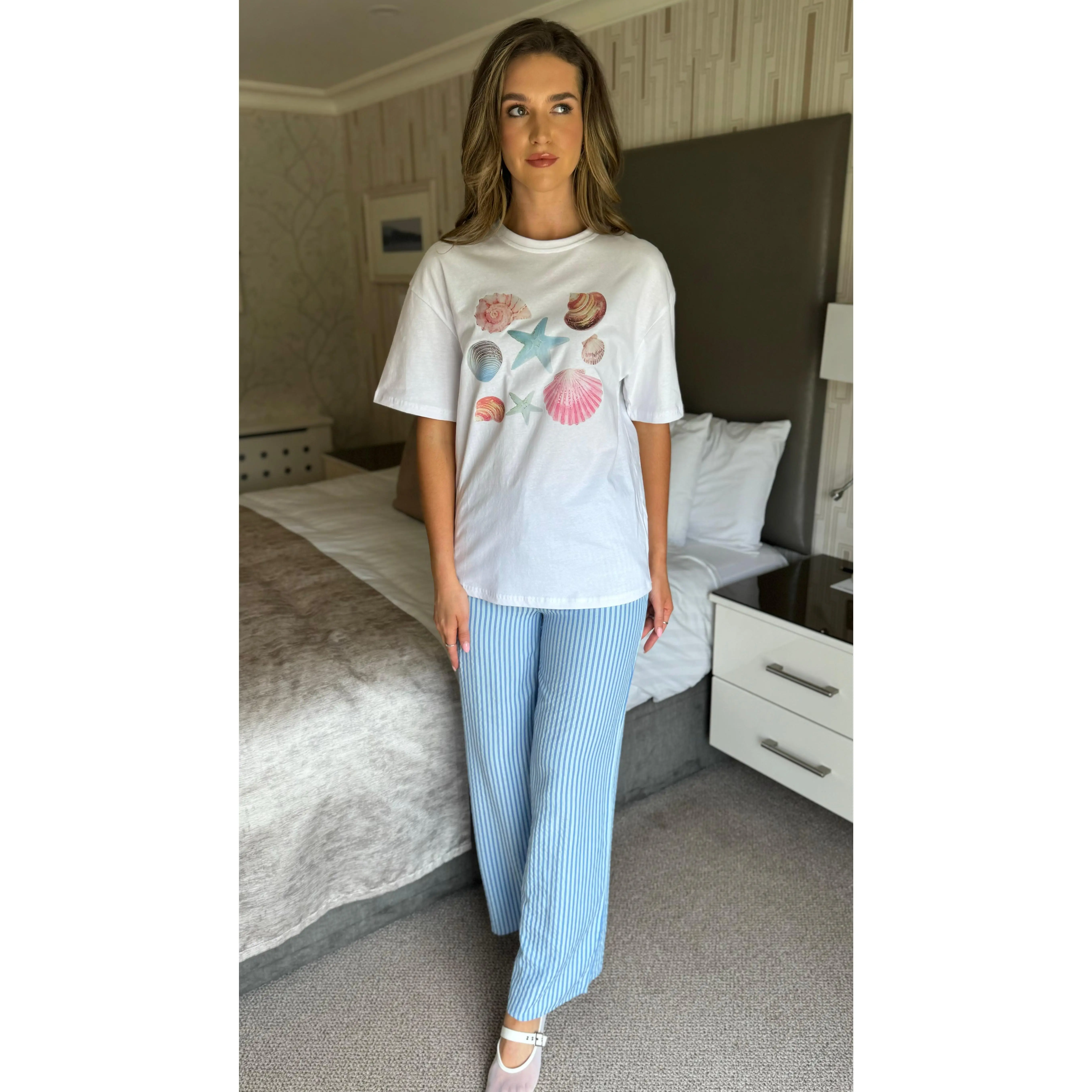 Saria White Graphic 'SHELLS'  Printed T Shirt