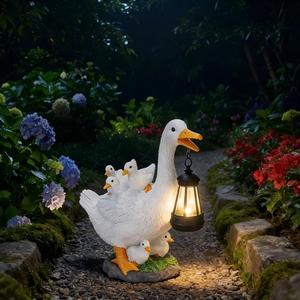 1 PC Solar Goose Statue with Lantern Light, Cute Duck Family Garden Decor, Outdoor Solar Light for Patio Yard Lawn, Solar Garden Lanterns, Solar Decorative Lights