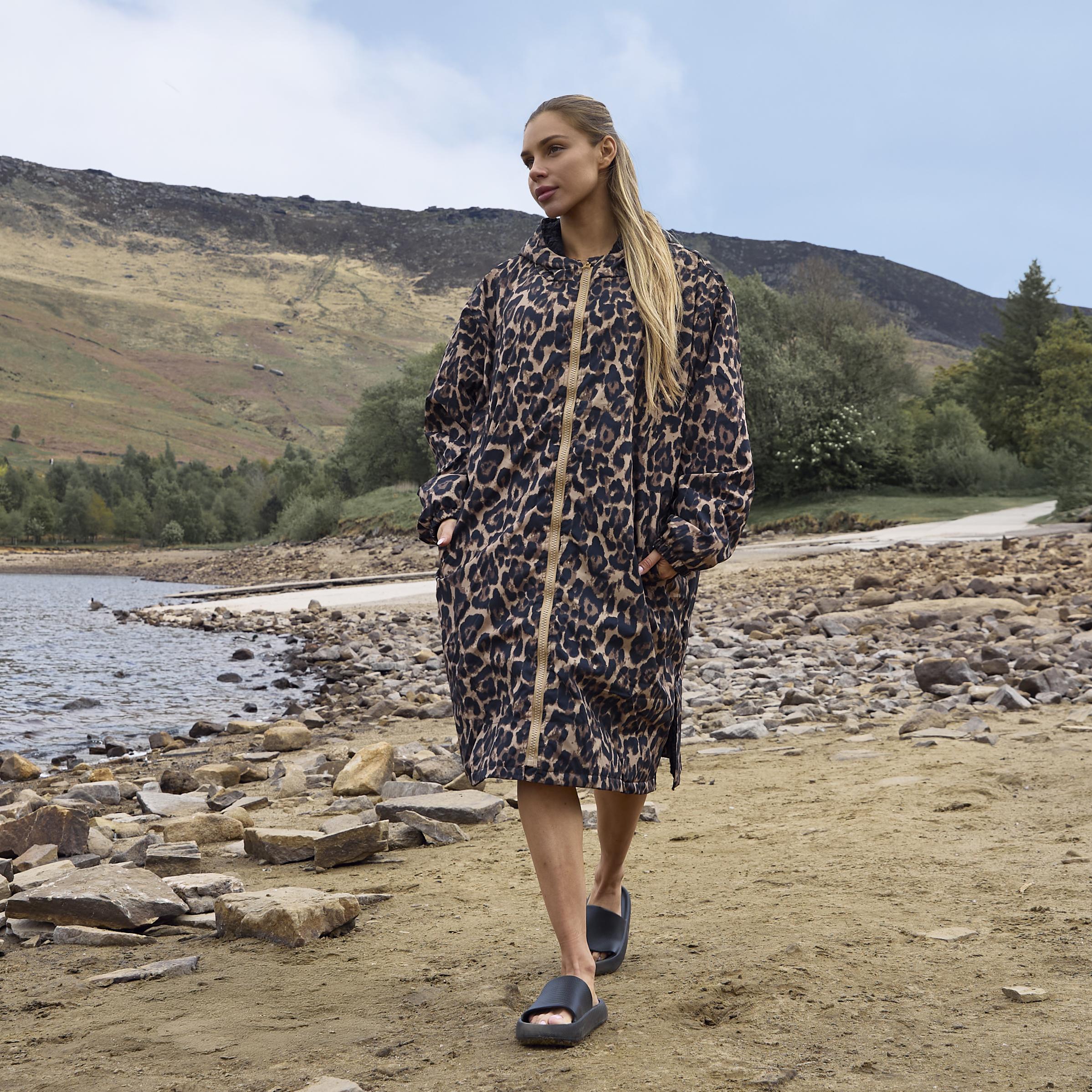 OHS Drying Robe Waterproof Wind Resistant Changing Robe Soft Sherpa Fleece Lined Oversized Hooded Long Sleeve Coat Jacket for Kids Adults Men Women Surfing Beach Swimming Keep Dry Plain Leopard Camo Gaming Bows Cherry Heart Unicorn Harlequin Zebra Geo