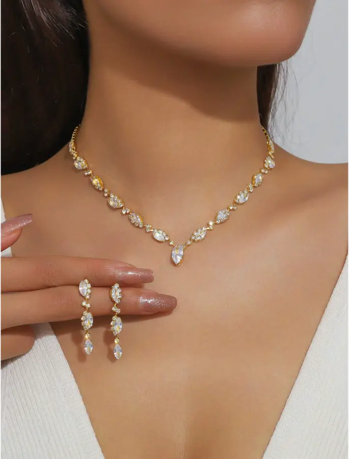 Sparkling Crystal Cubic Zirconia Jewelry Set, 18K Gold Plated Necklace & Earring Set, Simple Yet Elegant, Perfect Accessory For Weddings, Parties And Any Occasions