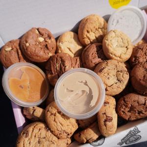 Sharebox 40 Fresh Baked Dipping Cookies + 3 Dips | 1.2kg Cookies | Holmfirth Bakery