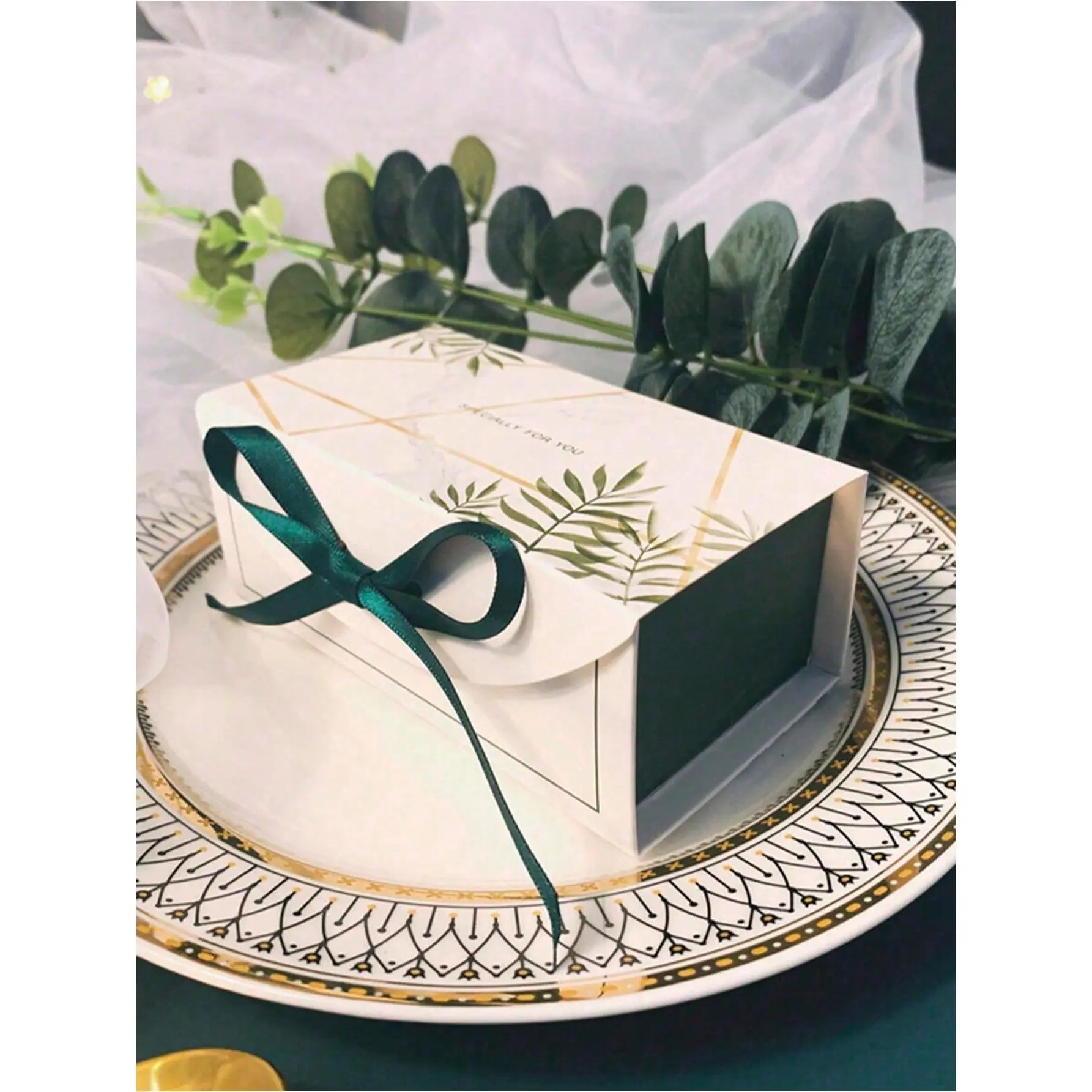 SHEIN 10pcs Leaf Print Gift Box With Ribbon, Paper Candy Box For Wedding