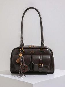 Retro style double pocket handbag, fashionable underarm shoulder bag with pendant, simple and versatile single shoulder baguette bag, niche design suitable for college students, office workers daily commuting, etc.