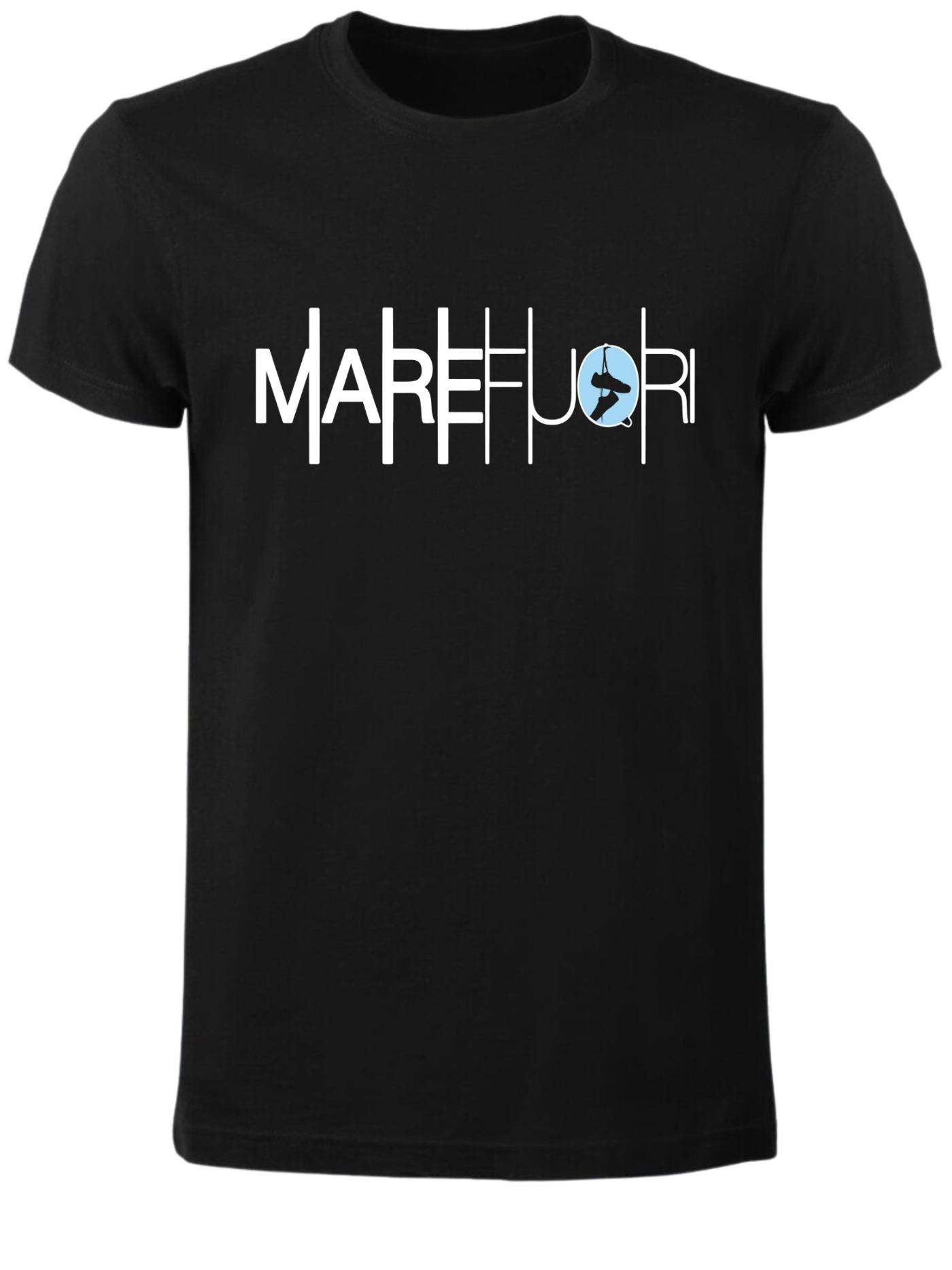 Mare Fuori T-shirt Nera Design Minimal Super Impatto con Scritta Bianca e Dettaglio Azzurro Perfetta per Stile Urban e Look Casual