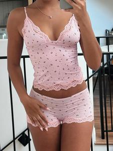 Women's All Over Ditsy Floral Print Cami Top & Lace Trim Shorts Two-Piece Set, Casual Spaghetti Strap Top & Shorts, Ladies Summer Clothes